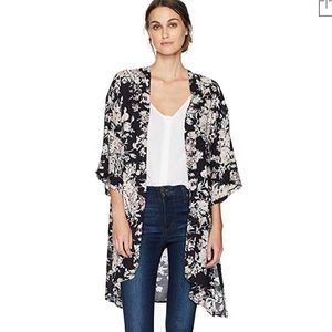 Beautiful Vince Camuto kimono  style top